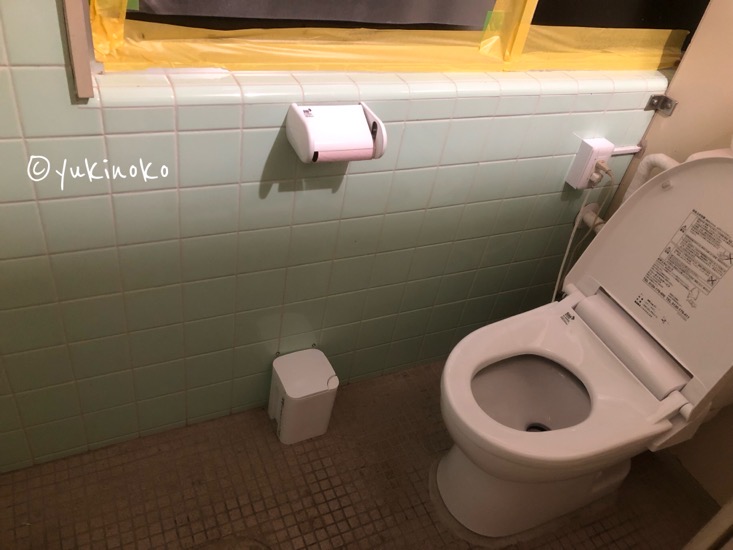 洋式のトイレが写っている