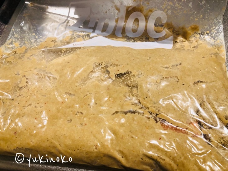 野菜をぬかどこに漬けてから24.5時間後のぬかどこの様子、少しゆるくなっている